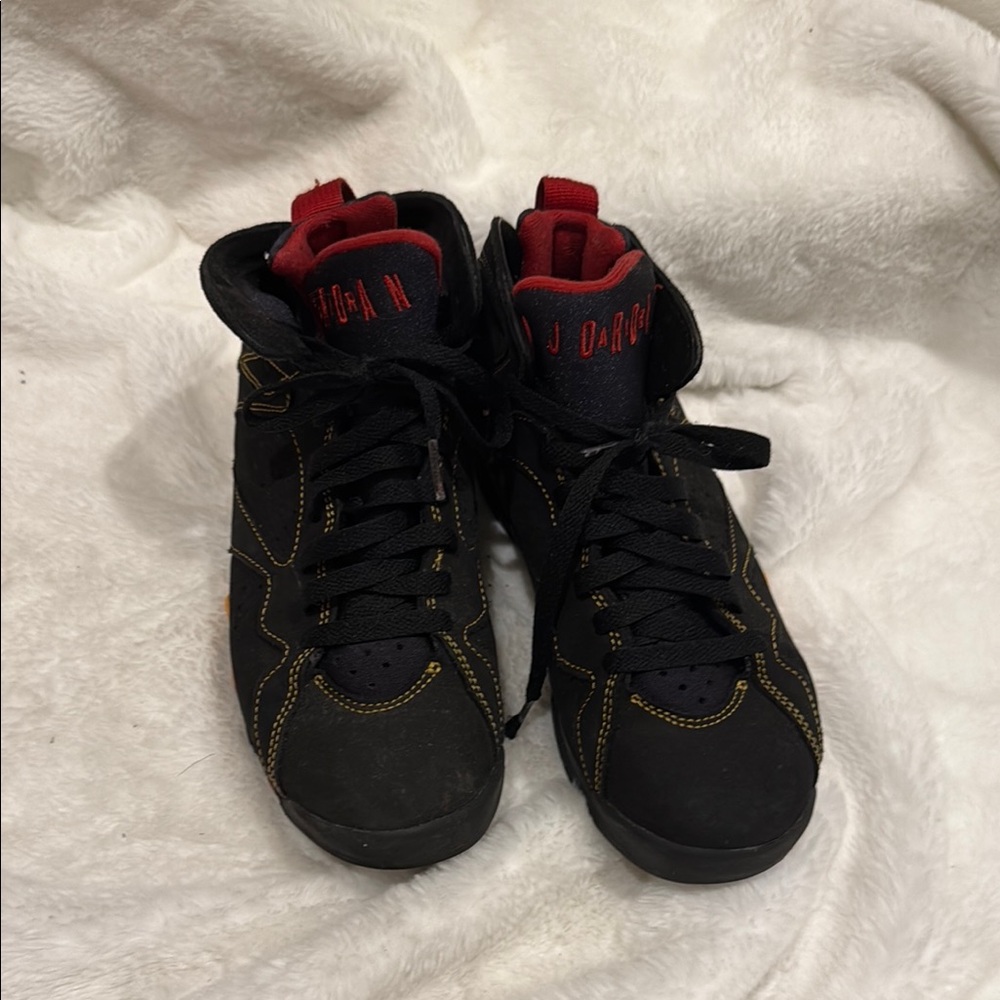 Black and Red High-Top Sneakers Nike Air Jordan 7 Retro